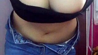 VIETNAM GIRL FLASHES EVERYTHING!