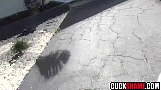 cuck hubby spying wife sucking lover's monster cock 😏👀🍆