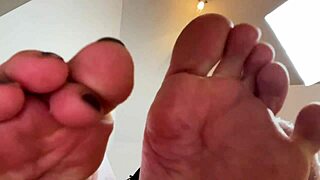 smell my sweaty asian feet slave before bed pov 😈👣🔥