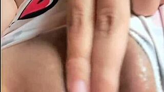 doesn't this sexy latina chica get so hot watching porn videos wanna see her play?