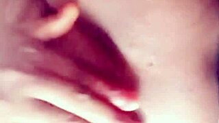 Sister's Bath Pussy Fucked by Sponge Gourd