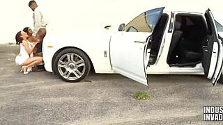 Amateur gives luxury deepthroat blowjob outdoors in Florida