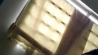 Skinny hottie gets fucked deep with creampie in homemade session.