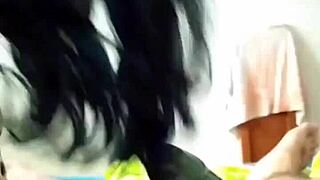 Skinny hottie gets fucked deep with creampie in homemade session.