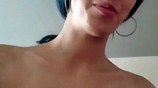 Skinny hottie gets fucked deep with creampie in homemade session.