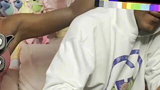 midget ebony babe on couch takin bbc casual, damn so tight!