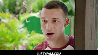 Stepbrother Johnny Grills Hotdogs At Party Selena Sucks His Wiener.