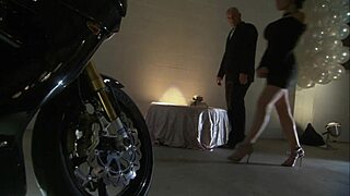 milf in golden heels licks cock then gets fucked 😍👠💦