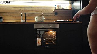 Pawg milf shakes big ass in kitchen 😈🍑