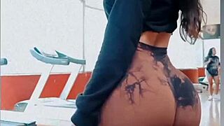 hidden cam catches fitness slut rosmery lara's big ass in leggings