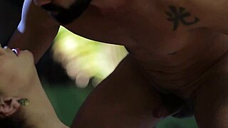 Meu massagista muscular, sit on that tasty cock with your tight ass?