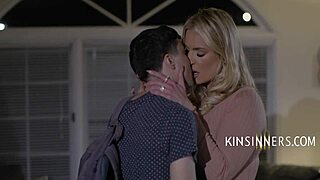 Milf tempts me into action with her curves