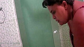 Madrasta gordinha safada gravada chupando pau escondido!