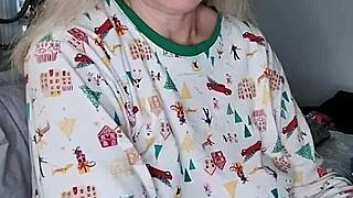 morning milf starts day with solo play