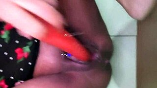 Brazilian MILF stuffs carrot deep in squirting pussy for naughty salad play.