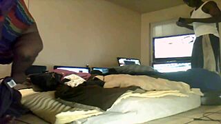 Hey thick ebony milf show that ghetto pussy on street