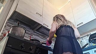 gostosa housework in sexy lingerie ass tease