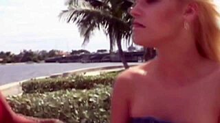 juicy lesbian girls 😍👅 giving hot blowjobs and licks!! 💦