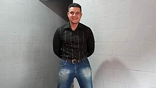 Yuri Gaúcho Hires Muscular Bodybuilder for Huge Cock Handjob Voyeur Show