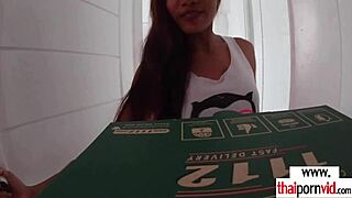 😏 amateur thai teen 18+ slurps delivery guy's white cock pov blowjob then bends over 🍆💦