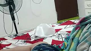 Jerking off while wife does her nails