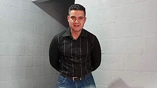 Yuri Gaúcho Hires Muscular Bodybuilder for Huge Cock Handjob Voyeur Show