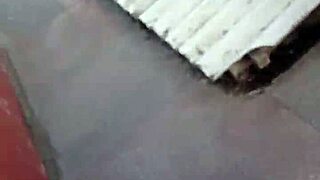 na varanda, chupando pau e abrindo a buceta pro comedor