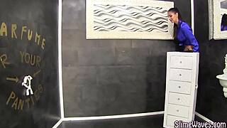 masturbating slut begs for messy facial bukkake in heels?