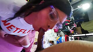 WOW, PUTITA FLAQUITA TRAGA MONSTER COCK HASTA EL FONDO!