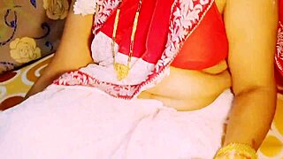 Indian Big Boobs Aunty in Saree Does Dirty Talk Self Sex Story