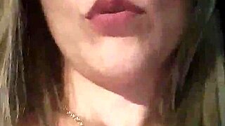 Fans go wild watching her masturbate live on webcam!