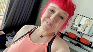 Proxy Paige stopft Mandarinen tief in ihren fetten Arsch