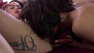 Tatted lesbian laps new girlfriend's juicy teen pussy eagerly