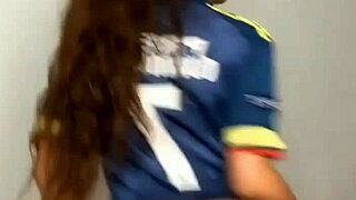 Chica's webcam SEDUCTION DANCE leaves you craving more!