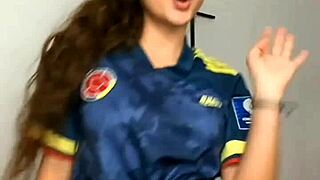 Chica's webcam SEDUCTION DANCE leaves you craving more!