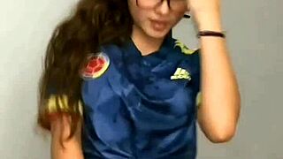 Chica's webcam SEDUCTION DANCE leaves you craving more!