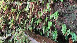 essa novinha chupa e senta na rola grossa com orgamo outdoor