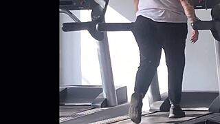 Fat gym girl's huge ass shakes on treadmill