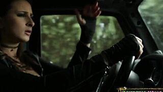 Gorgeous lesbian trio pussy licks and squirts!