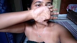 Indian bhabhi fingers tight chut squirts hard