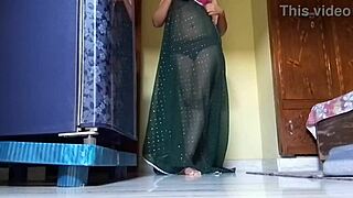 Indian bhabhi fingers tight chut squirts hard