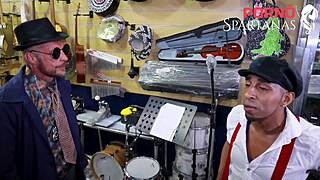 novinha bent over gives her tight ass to investigator instead of jail?