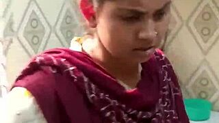 Sexy Bangladeshi Bhabhi's Steamy Bengali Tease