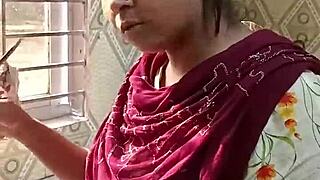 Sexy Bangladeshi Bhabhi's Steamy Bengali Tease