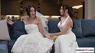 busty babe grinds hard tribbing her milf girlfriend