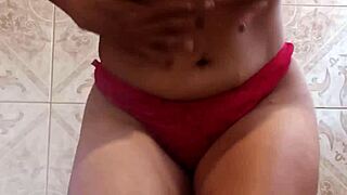 ainda nao domada bailando com bunda sexy balançando louca