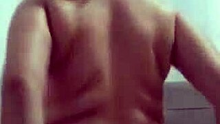 Novinha cheats flashing wet pussy to old guys