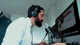 wanna see slow motion oral sex on her pussy closeup?