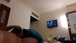 mouthfucked my girl in hotel then licked her wet! 👅🏨