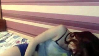 Arinawild hits hardcore orgasm boosted by fan donations